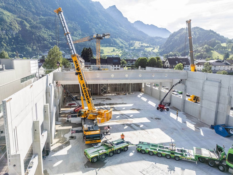 Tandem hoist on cellar ceiling: Haslach installs giant prestressed concrete trusses